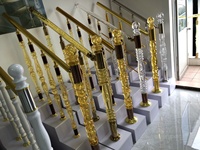 Balustre d'escalier et main courante Sarhang modernes en acrylique cristallin, ronds/carrés, avec garantie de 5 ans pour usage en villa - Résistants à l'eau