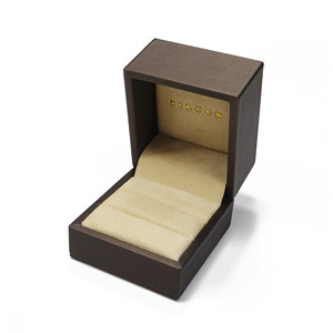 Trường hợp lưu trữ vòng sang trọng với khe cá nhân và đệm sang trọng để giữ cho chiếc nhẫn quý giá của bạn an toàn và có tổ chức - Product Image 2