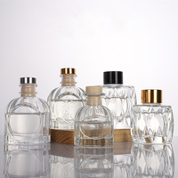 Bouteille de diffusion de parfum de roseau en verre sculpté unique de luxe 50ml 100ml 200ml aromathérapie à bouchon à vis aromatique arabe romain mat