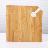 Plateau de service en bambou naturel avec porte-verres à vin, plateau carré pour fromages, charcuterie et apéritifs pour les fêtes et les collations