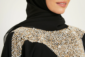 Abaya élégante sur mesure en tissu chiffon, technique de broderie avec perles, robe longue droite maxi style Dubaï. - Product Image 3