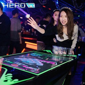 Table de beer pong commerciale HEROVR avec système de notation automatique, écran LED, design modulaire en acier inoxydable, mobile - Product Image 2