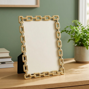 Cadre photo moderne en métal rectangulaire, design à rayures diagonales dorées, affichage vertical sur table, cadre photo personnalisé - Product Image 1