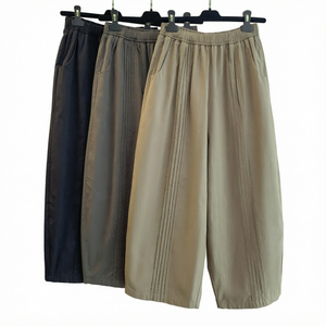 Pantalon plissé noir à jambes larges pour femme, taille élastique, coupe ample décontractée, bas de tenue oversize pour l'été - Product Image 1