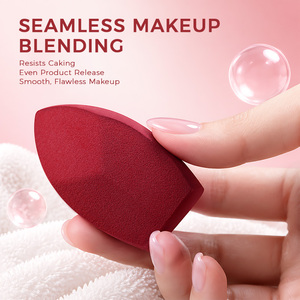 Éponge de maquillage rouge bordeaux sans latex en forme de goutte d'eau, avec étui transparent pour le mélange du fond de teint - Product Image 3