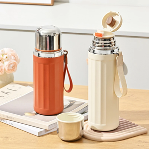 Bouteille isotherme portable pour sports de plein air, flasque sous vide, garde au froid, grande capacité 600 ml, en acier inoxydable - Product Image 1