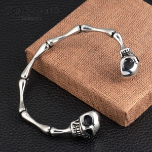 Bracelets manchette en acier inoxydable avec design tête de mort et squelette pour femmes, breloques en vrac argentées - Product Image 5