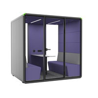 Cabina de Trabajo Moderna y Silenciosa, Personalización de Alta Gama, Insonorizada, con Escritorio Compacto de Laminado y Sofá Acolchado para 4 Personas