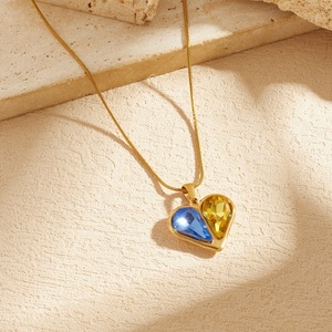 Collar de Acero Inoxidable Estilo Retro Francés con Piedras Preciosas, Chapado en Oro de 18K, con Colgante de Corazón de Circonita Azul y Amarilla para Mujer, Regalo de Joyería - Product Image 3