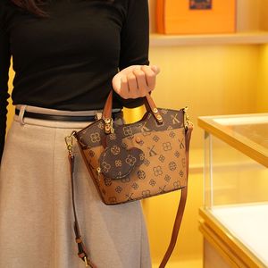 Loumixer 2025 Custom Designer Luxury PVC Tote Trending Summer Crossbody Women's <strong>Handbags</strong> <strong>Chains</strong> Durable Fashion Ladies Shoulder - Product Image 4
