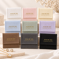 Pochette à bijoux en coton blanc avec logo personnalisé OEM ODM, petite pochette pour bijoux avec logo estampé à chaud en or pour l'emballage des bagues