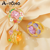 Bague de luxe rétro style cour royale plaquée or 14 carats avec cristaux naturels colorés pour femme