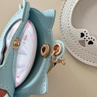 Logo personnalisé mignon chat en forme de PU accessoire en cuir Anime Badge pochette de protection étui de rangement à collectionner et porte-pendentif