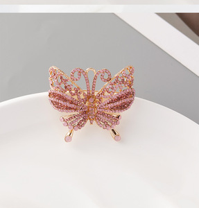 2025 nueva moda aleación Rosa chapado en oro mariposa diamantes de imitación diseño hueco broche con Pin para mujeres elegantes - Product Image 6