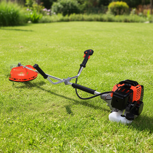 Débroussailleuse thermique 1250W à deux temps avec protection latérale pour le débroussaillage des zones sous-foret - Product Image 1