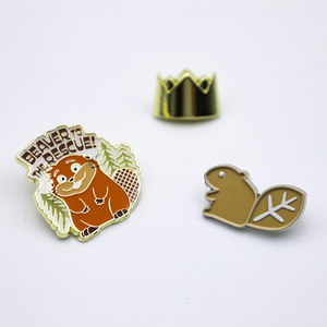 Pin de Solapa Personalizado de Metal Dorado con Diseño de Ardilla de Anime y Dibujos Animados, Broche de Esmalte Suave con Corona - Product Image 2
