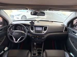 <span class=keywords><strong>Hyundai</strong></span> <span class=keywords><strong>Tucson</strong></span> 1.6T 2WD 15th Anniversary <span class=keywords><strong>2018</strong></span> Usado, Automático, <span class=keywords><strong>Gasolina</strong></span>, SUV, Venta al Por Mayor para Importadores Africanos, Auto Usado en China - Product Image 4