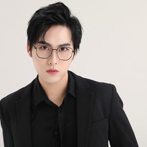 Nouvelle monture de lunettes rectangulaire légère en alliage d'aluminium et de magnésium, pour visages aux traits naturels, modèle unisexe adulte 2407 - Product Image 1