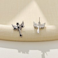 Boucles d'oreilles clous en zircon noir avec croix ailée argentée pour femme, style néo-gothique punk, accessoire streetwear quotidien
