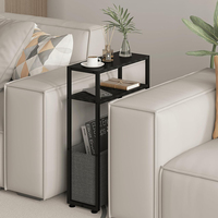 Étagère de rangement moderne à bord étroit sur pied - Trois niveaux en métal + MDF + panier en tissu pour petit espace Salon Chambre à coucher Rangement