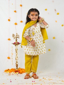 Ensemble Kurta imprimé pour filles, tenue avec leggings à fleurs, vêtements de festival à manches courtes, vêtements de détente - Product Image 2