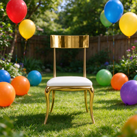 Chaise de réception de mariage en acier inoxydable doré à dossier droit avec coussin blanc pour salles de banquet, vente en gros