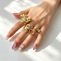 18K Vergoldeter Messing-Ring im Kokett-Stil mit Zirkonia-Besatz und Schleife, Anlaufbeständig und Hochglanzpoliert, als Geburtstagsgeschenk für Sie
