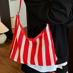 <span class=keywords><strong>Sac</strong></span> hobo jaune et blanc en filet avec bandoulière réglable, <span class=keywords><strong>sac</strong></span> de plage d'été en maille rayée pour femme - Product Image 4