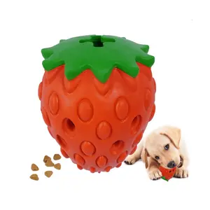 Großhandel kleine tennis bälle hunde-Strawberry Dog Toy Chew Hüpfball Gummi Interactive IQ Training Feeder Spaß Molar Stick