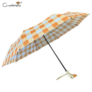 YS-3083 Paraguas <span class=keywords><strong>Plegable</strong></span> con Forma de Pato, Mango de Madera, Tela Pongee a Cuadros, Resistente al Viento, Apertura Manual, 3 Pliegues, Suministro de Fábrica - Product Image 3