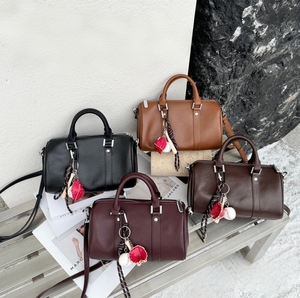 Sac bandoulière en cuir véritable forme selle avec logo personnalisable, fermeture éclair, durable, imperméable, pour femme, tendance - Product Image 1