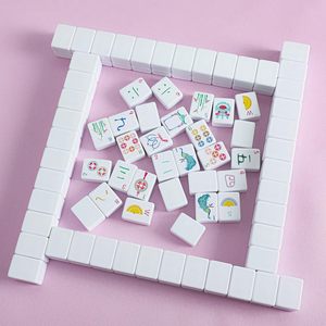 Tuiles de Mahjong Américaines Sculptées en Mélamine à Quatre Couches, Modernes et Personnalisées, Vente Chaude en Gros pour Jeux d'Échecs - Product Image 4