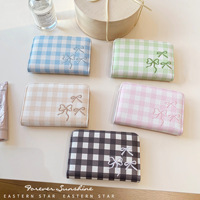 Dompet Pendek Kulit PU Motif Kupu-kupu Bordir Kotak-kotak Trendi untuk Wanita, Tempat Kartu Lipat Dua untuk Wanita Muda dengan Kancing Buka-Tutup