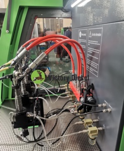 Equipo de Prueba para Inyectores Common Rail CR1016, Permite Probar 4 Inyectores Simultáneamente con 4 Medidores de Flujo - Product Image 1