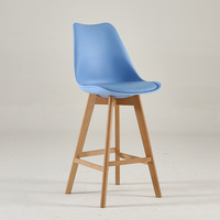 Tabouret de bar moderne avec pieds en bois, dossier, assise en PP et coussin en PU pour restaurant, bar, îlot de cuisine, mobilier de maison