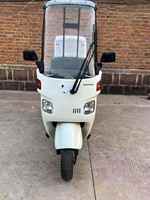 Scooter motorisé à trois roues de 50 cm³ pour passagers - Certifié CEE, carrosserie ouverte, assistance au carburant, mini moto rétro Turtle