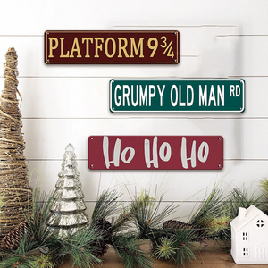 Targa in Metallo Retrò '9 3/4 Platform Grumpy Old Man' con Scritta 'Ho Ho Ho', Decorazione Natalizia per Casa, Arte Murale Festiva - Product Image 2