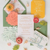 Invitaciones de Boda de Papel de Algodón Texturizado Tropical en Rosa, Amarillo y Verde, con Diseño de Hoja de Palma, Mapa Recortado, RSVP e Impresión Personalizada