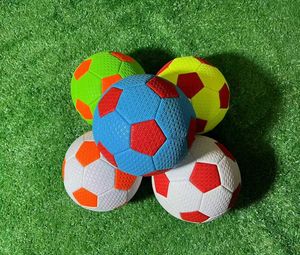 Balón de Fútbol de PVC/TPU de Alta Calidad y Durabilidad, Tamaño 5, Cosido a Máquina, para Niños, Entrenamiento Deportivo, Uso Interior/Exterior, Venta al Por Mayor - Product Image 3