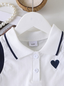 Abbigliamento per Bambini a Prezzo Conveniente, Modello di Tendenza, Set Casual da <span class=keywords><strong>Bambina</strong></span> con T-shirt Polo Senza Maniche e Gonna Plissettata Blu, 2 Pezzi - Product Image 3