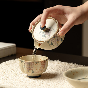 Service à thé Kung Fu en céramique, motif fleur de glycine peinte à la main, finition caramel, comprenant théière, tasses et tasse maîtresse, pour usage domestique, de grande valeur. - Product Image 3