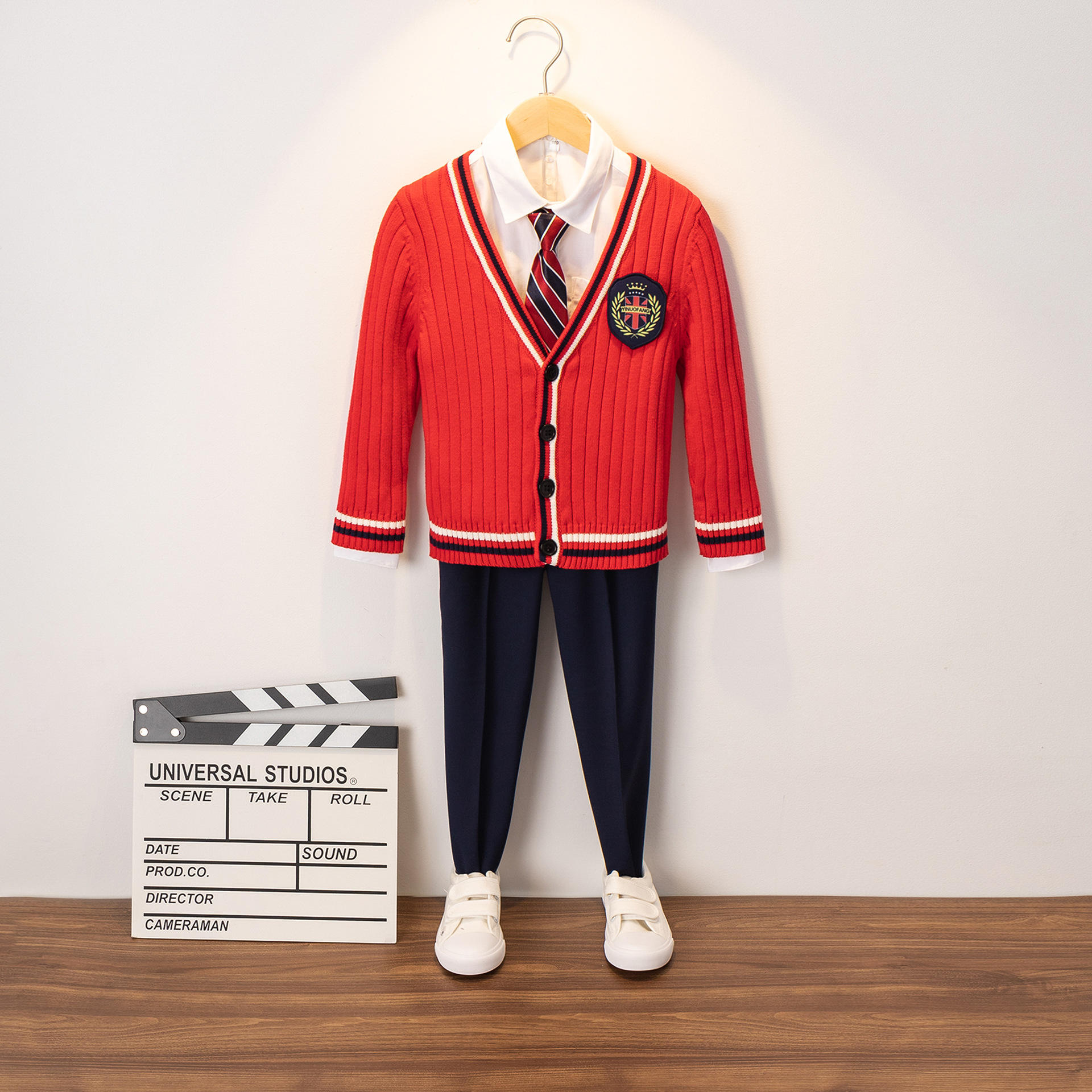 สูทผู้ชายสีแดง