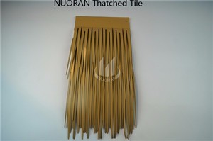 Longue durée de vie des prix compétitifs feuille de palmier <span class=keywords><strong>en</strong></span> <span class=keywords><strong>plastique</strong></span> respectueux de l'environnement/polyéthylène <span class=keywords><strong>fausse</strong></span> feuille de couverture de chaume - Product Image 4