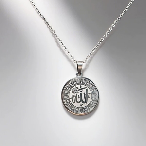 Collana con Ciondolo Circolare Islamico Placcato Oro con Design Allah e Dettagli Geometrici, Regalo Ideale per Lei e Lui, Presente Musulmano per l'Eid - Product Image 6