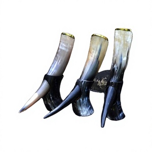 Chope en corne de Viking polie, artisanale, de haute qualité, étanche, personnalisable pour bière, ale ou miad - Style rustique animalier - Product Image 1