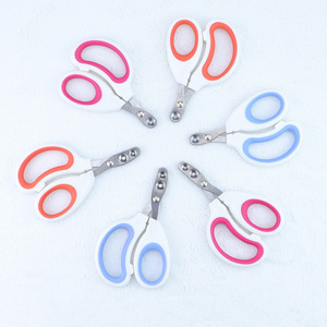 Tesoura de Aço Inoxidável para Tosa de Gatos com Cortador de Unhas e Protetor de Segurança para Evitar Cortes Excessivos, Fabricado na China - Product Image 5