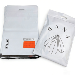 Bolsa de polietileno mate blanca y negra personalizada con logo impreso para pequeñas empresas - Product Image 1