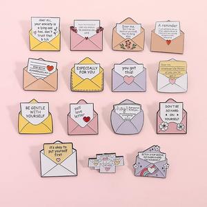 卸売カスタムロゴ卒業シーズンエナメルピン教師の日お土産ラペルバッジカスタム金属モルタルボードブローチ - Product Image 2