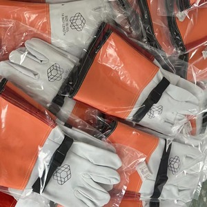 قفازات لحام كهربائية مخصصة مقاس <span class=keywords><strong>14</strong></span> بوصة من جلد الماعز، مقاومة للحرارة ومضادة للحروق، قفازات عمل مقاومة للتآكل وسميكة للسلامة - Product Image 4