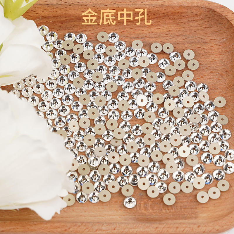 คริสตัลด้านล่างสีทอง